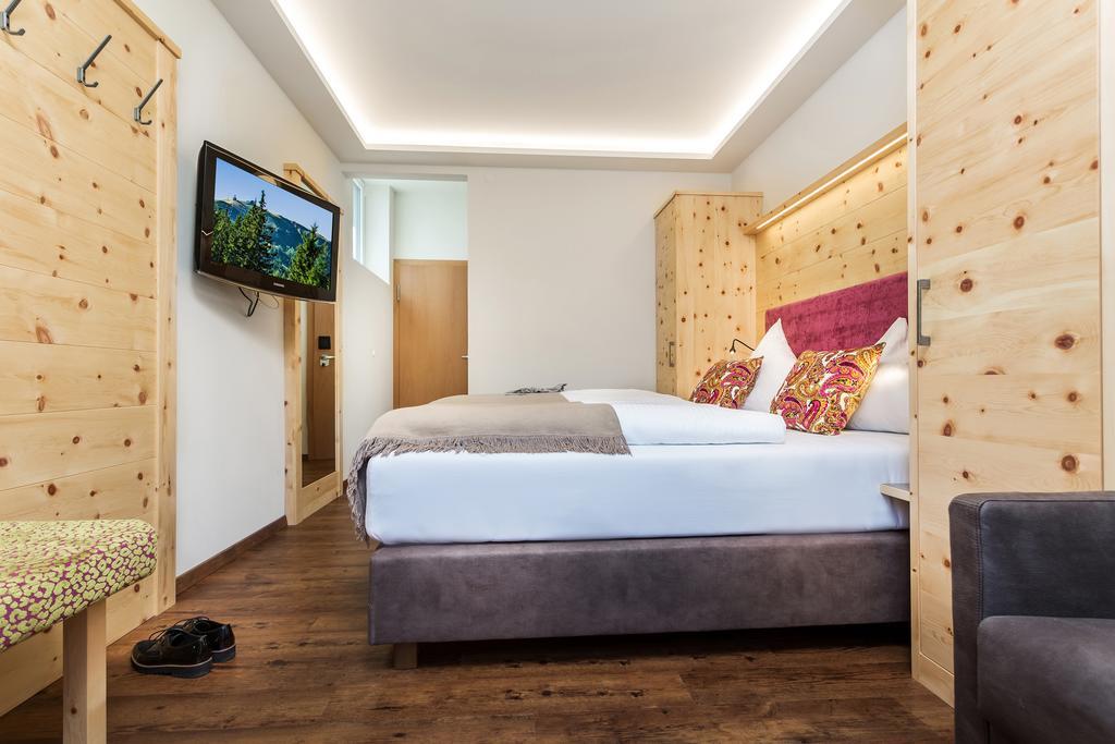 Hotel Talblick Saalbach-Hinterglemm Quarto foto